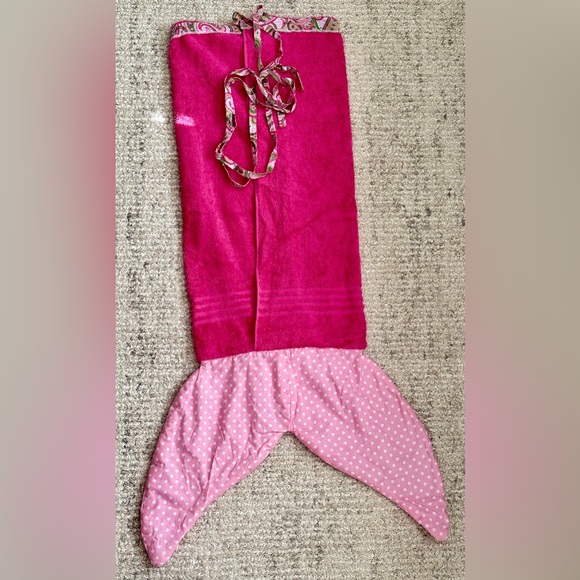 Pink Mermaid Tail Blanket - Picture 4 of 6